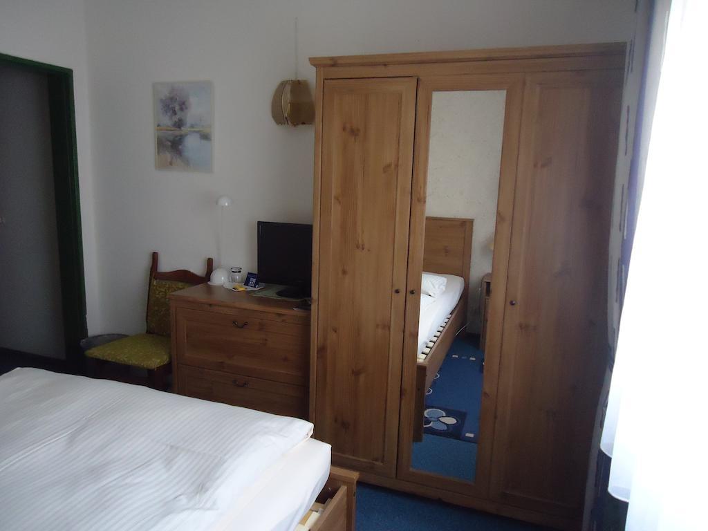 Hotel Central Oberursel Bagian luar foto