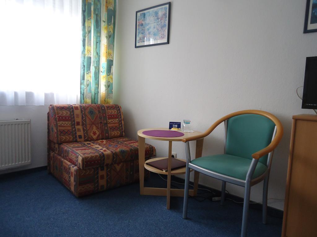 Hotel Central Oberursel Bagian luar foto
