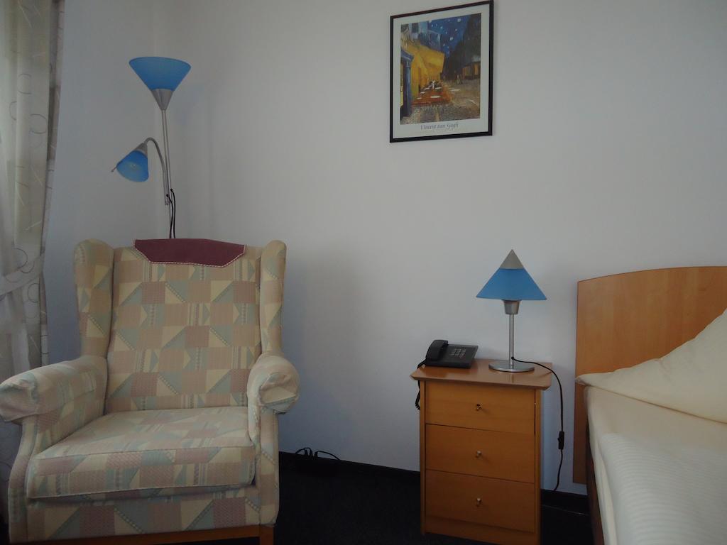 Hotel Central Oberursel Bagian luar foto