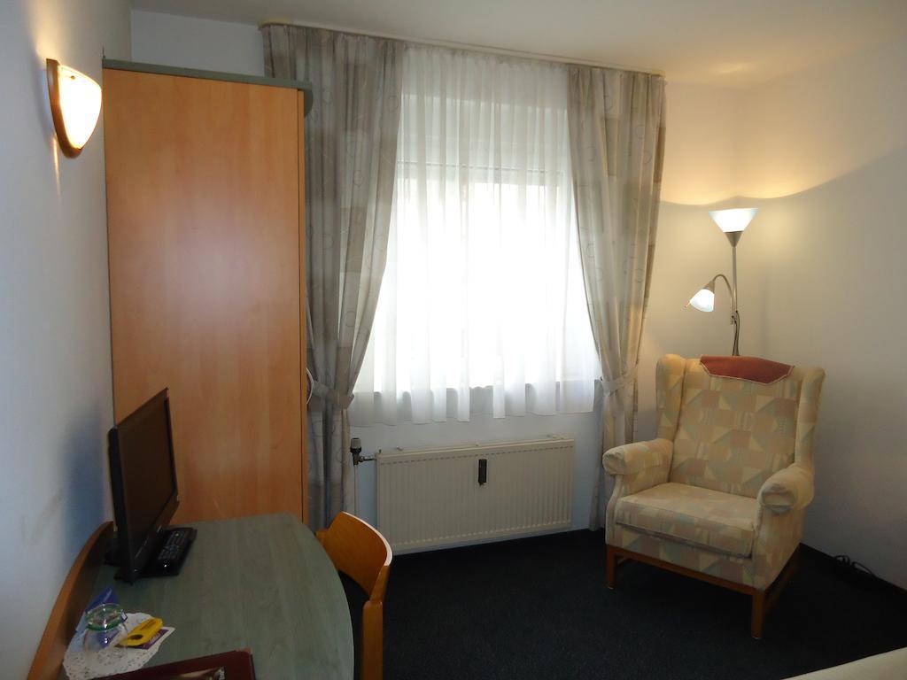 Hotel Central Oberursel Bagian luar foto